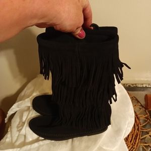 Minnetonka Black 3 layer fringe suede moccasins boot size 6 western style